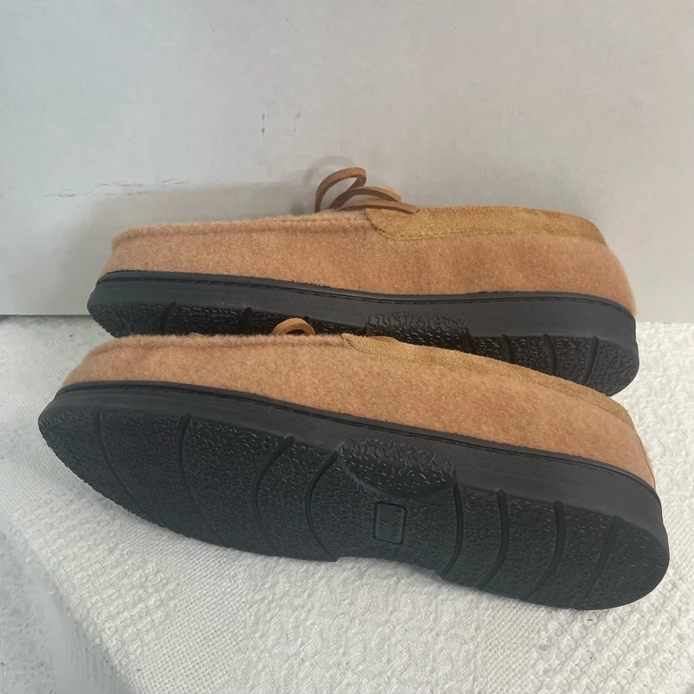 Men's Tan Suede Moccasin Slippers‎ Loafers~ Size Medium * NWT